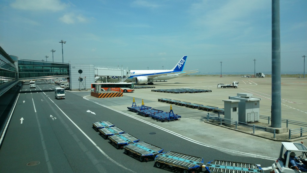 羽田空港に到着
