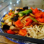 北京で新疆拌麺を食す